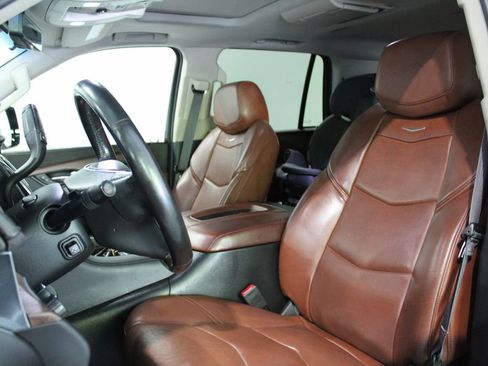 Used 2017 Cadillac Escalade Premium Luxury AWD/4WD image 16