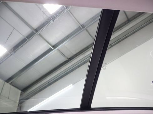 Used 2022 Volkswagen Tiguan SE w/ Panoramic Sunroof Package image 25