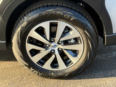 Certified 2025 Subaru Outback Premium w/ Popular Package #1A image 9