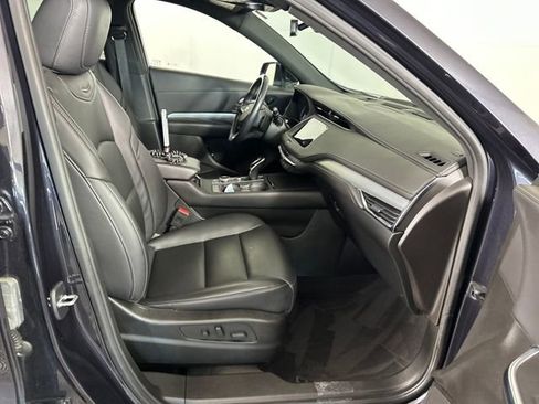 Used 2023 Cadillac XT4 Premium Luxury image 29