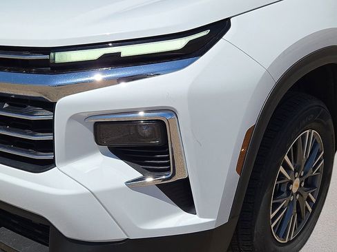 Used 2024 Chevrolet Traverse LT AWD/4WD image 9