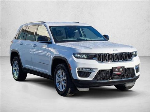Used 2023 Jeep Grand Cherokee Limited image 3