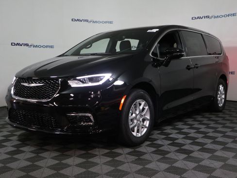 New 2026 Chrysler Pacifica Select image 12