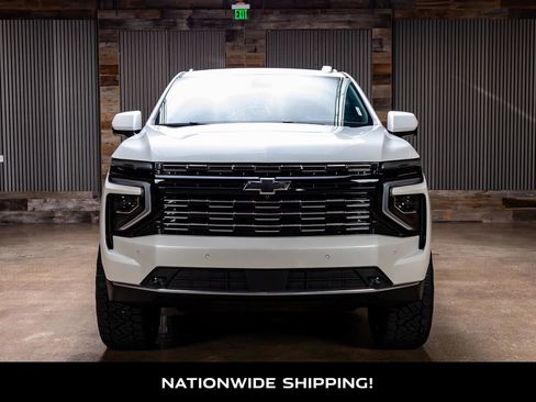 Used 2025 Chevrolet Suburban High Country w/ Sun And Tow Package AWD/4WD image 4