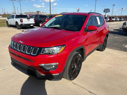 Used 2018 Jeep Compass Latitude image 9