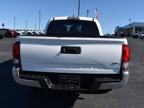 Used 2018 Toyota Tacoma TRD Off-Road image 5