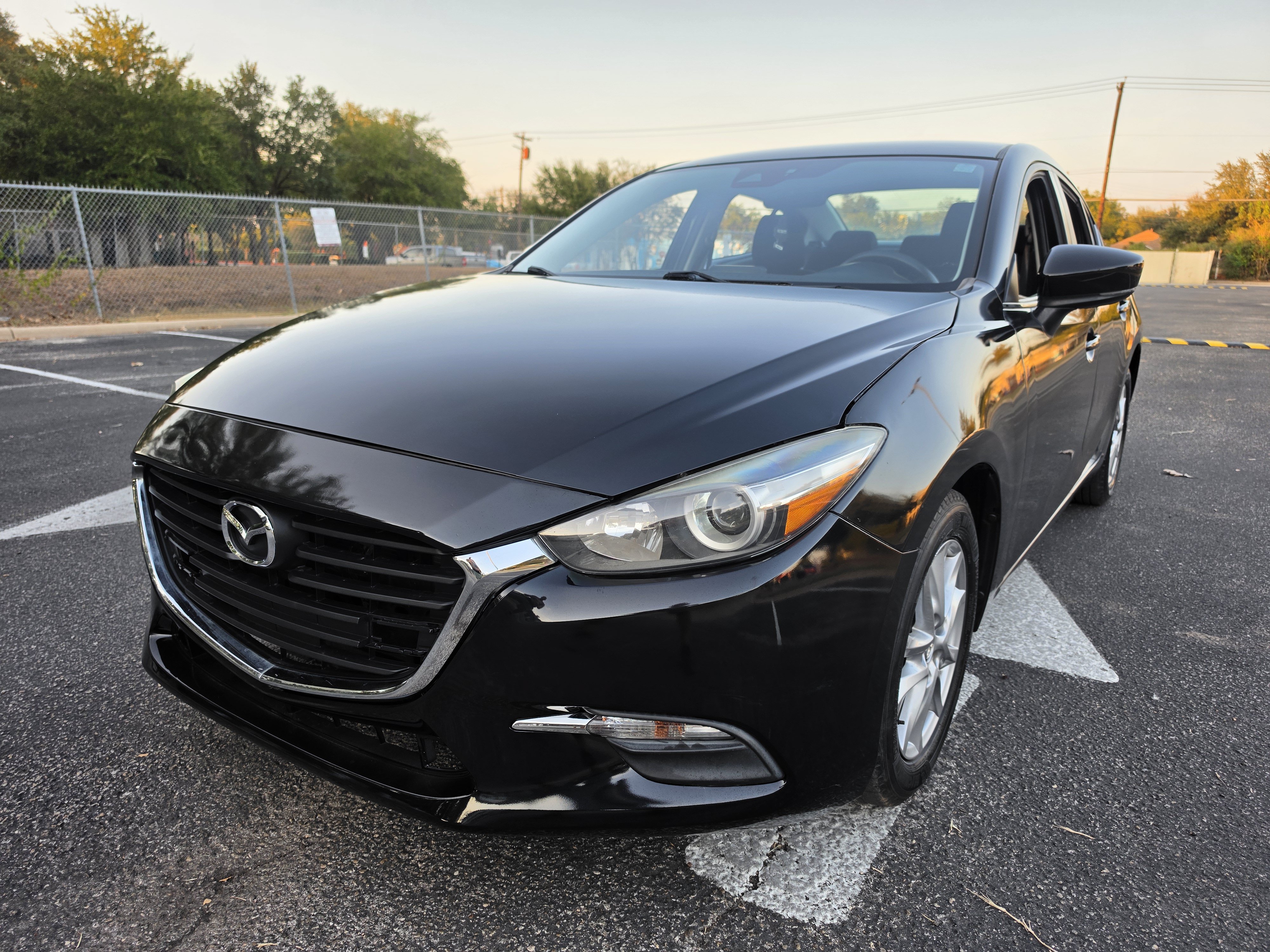 Used 2018 MAZDA MAZDA3 Sport w/ Preferred Equipment Package FWD image 4