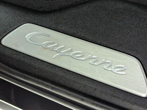Used 2023 Porsche Cayenne AWD/4WD image 28