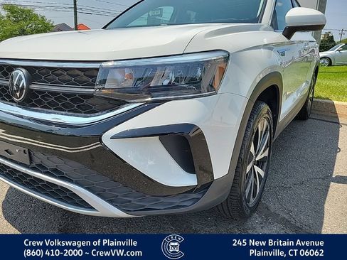 Certified 2023 Volkswagen Taos SE w/ Panoramic Sunroof Package AWD/4WD image 24