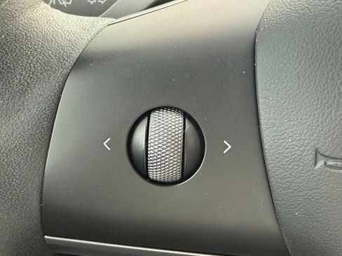 Used 2023 Tesla Model Y Performance image 29