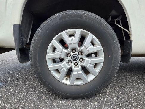 Used 2022 Nissan Frontier SV w/ Technology Package image 21