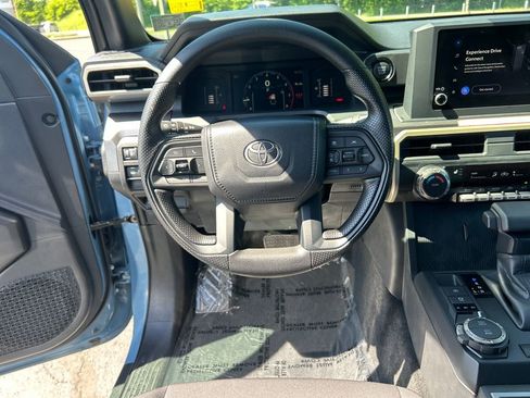 Certified 2026 Toyota Tacoma SR5 AWD/4WD image 22