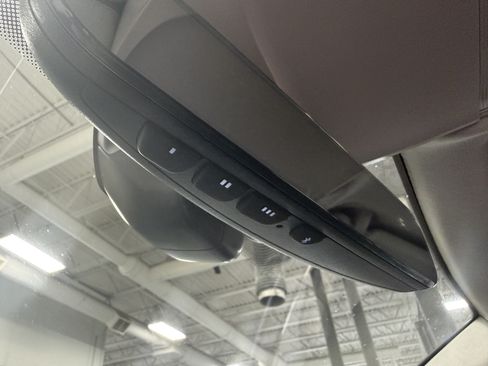 Certified 2023 Volkswagen Taos SE w/ Panoramic Sunroof Package FWD image 18