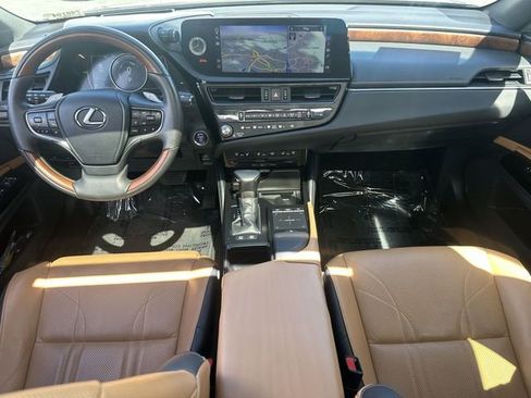 Used 2022 Lexus ES 300h w/ Accessory Package image 21