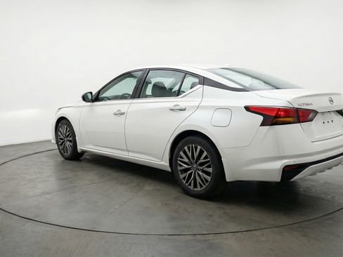 Used 2025 Nissan Altima 2.5 SV image 6
