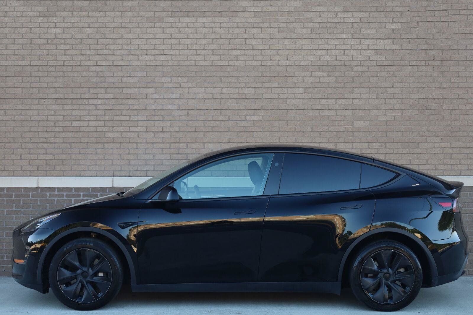 Used 2025 Tesla Model Y Long Range RWD image 2
