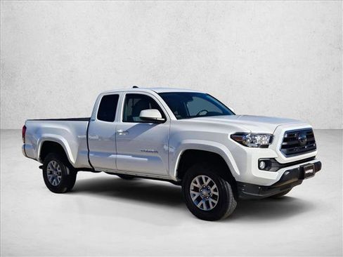 Used 2018 Toyota Tacoma SR5 image 3