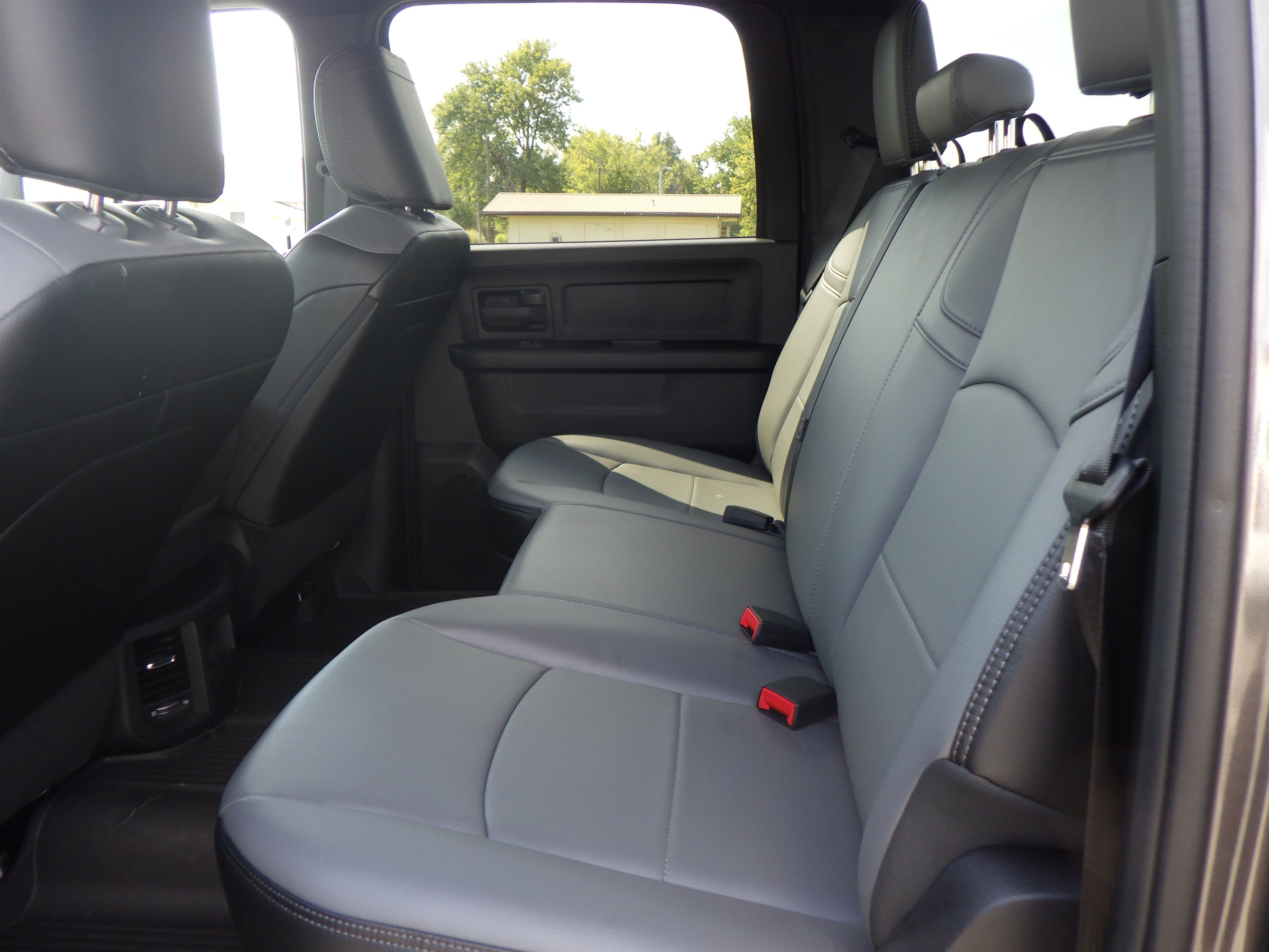 Used 2024 RAM 2500 Tradesman w/ Chrome Appearance Group AWD/4WD image 4