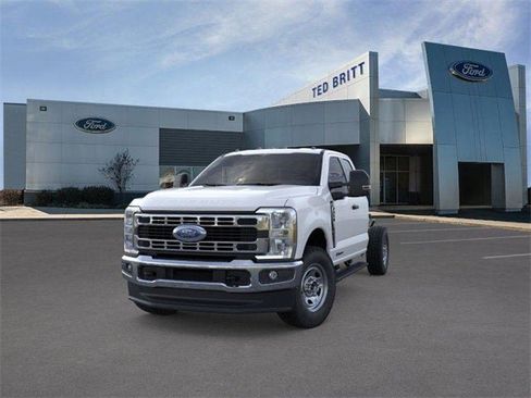 New 2026 Ford F350 XL w/ XL Chrome Package image 3