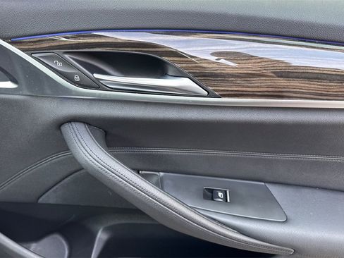 Used 2019 BMW 530e w/ Convenience Package image 20