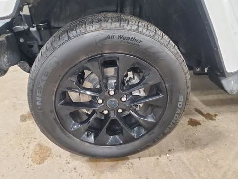 Used 2024 Jeep Wrangler Unlimited Sahara image 10