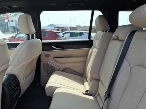 New 2026 Jeep Grand Cherokee L Limited w/ Limited Altitude Package AWD/4WD image 7