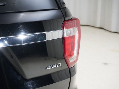 Used 2017 Ford Explorer XLT w/ Equipment Group 201A image 21