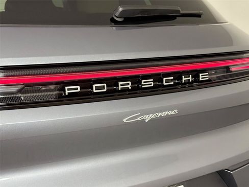 Certified 2026 Porsche Cayenne AWD/4WD image 17