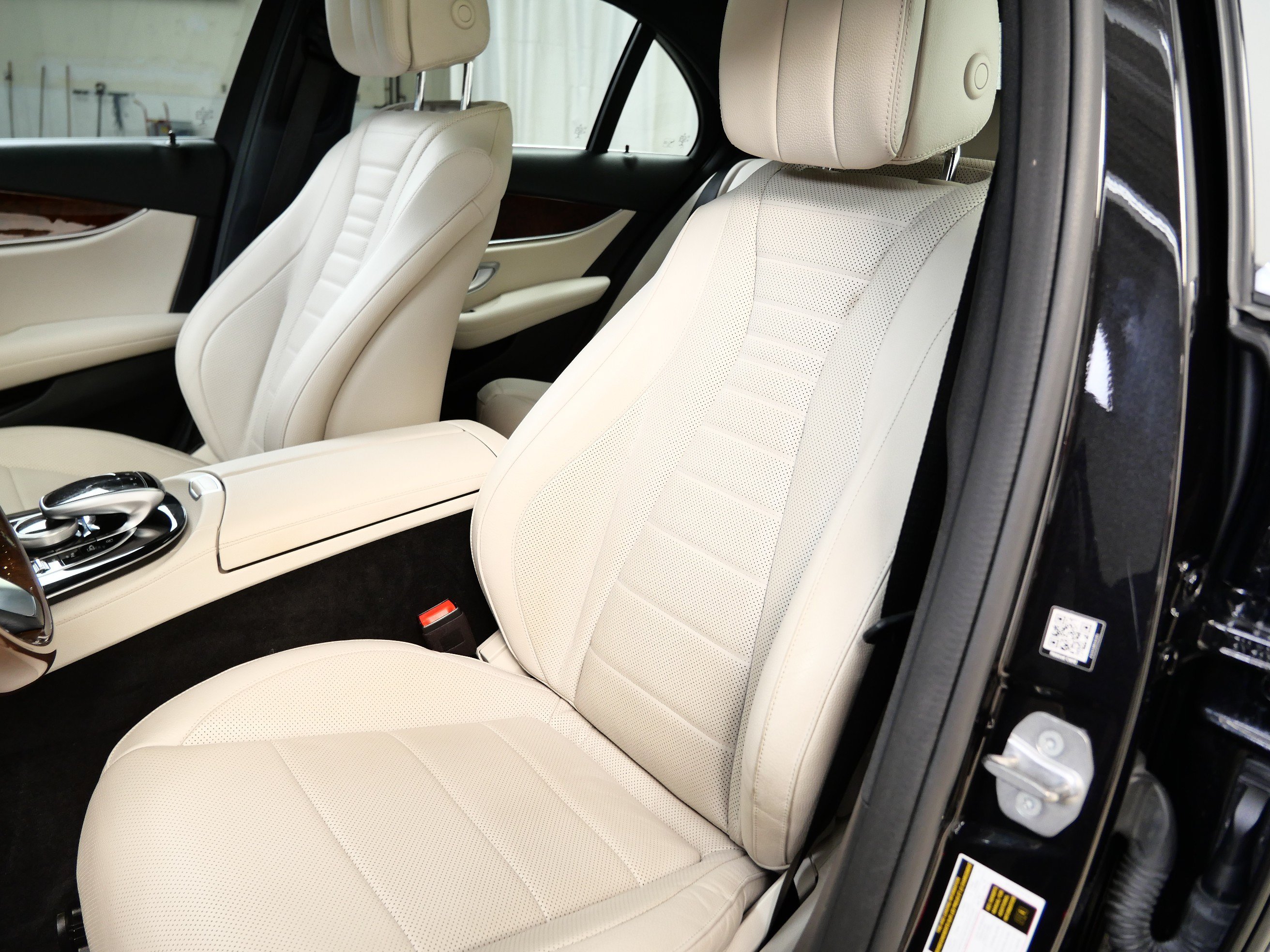 Used 2018 Mercedes-Benz E 400 4MATIC Sedan image 3