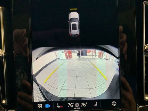 Used 2025 Volvo XC40 B5 Plus image 7