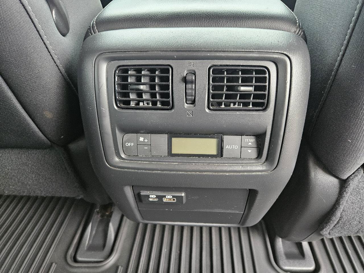 Used 2019 Nissan Pathfinder S AWD/4WD image 34