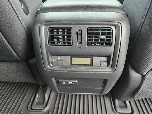 Used 2019 Nissan Pathfinder S AWD/4WD image 34