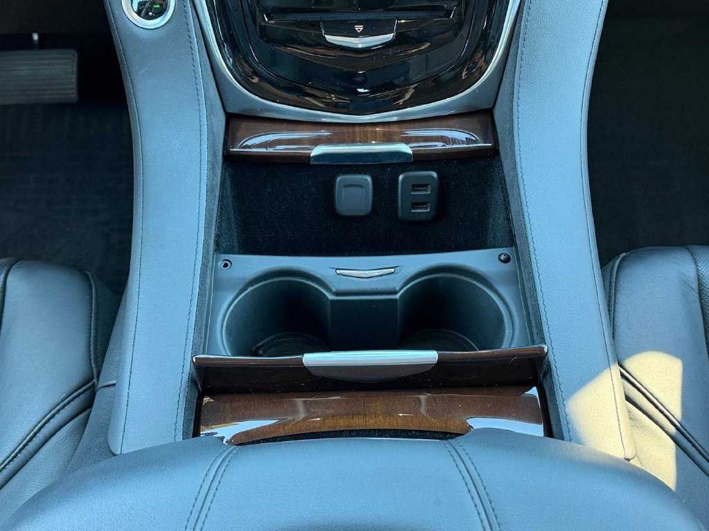 Used 2020 Cadillac Escalade Luxury AWD/4WD image 16