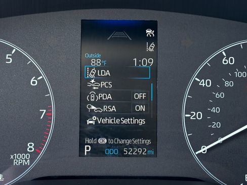 Used 2024 Toyota Corolla LE image 27