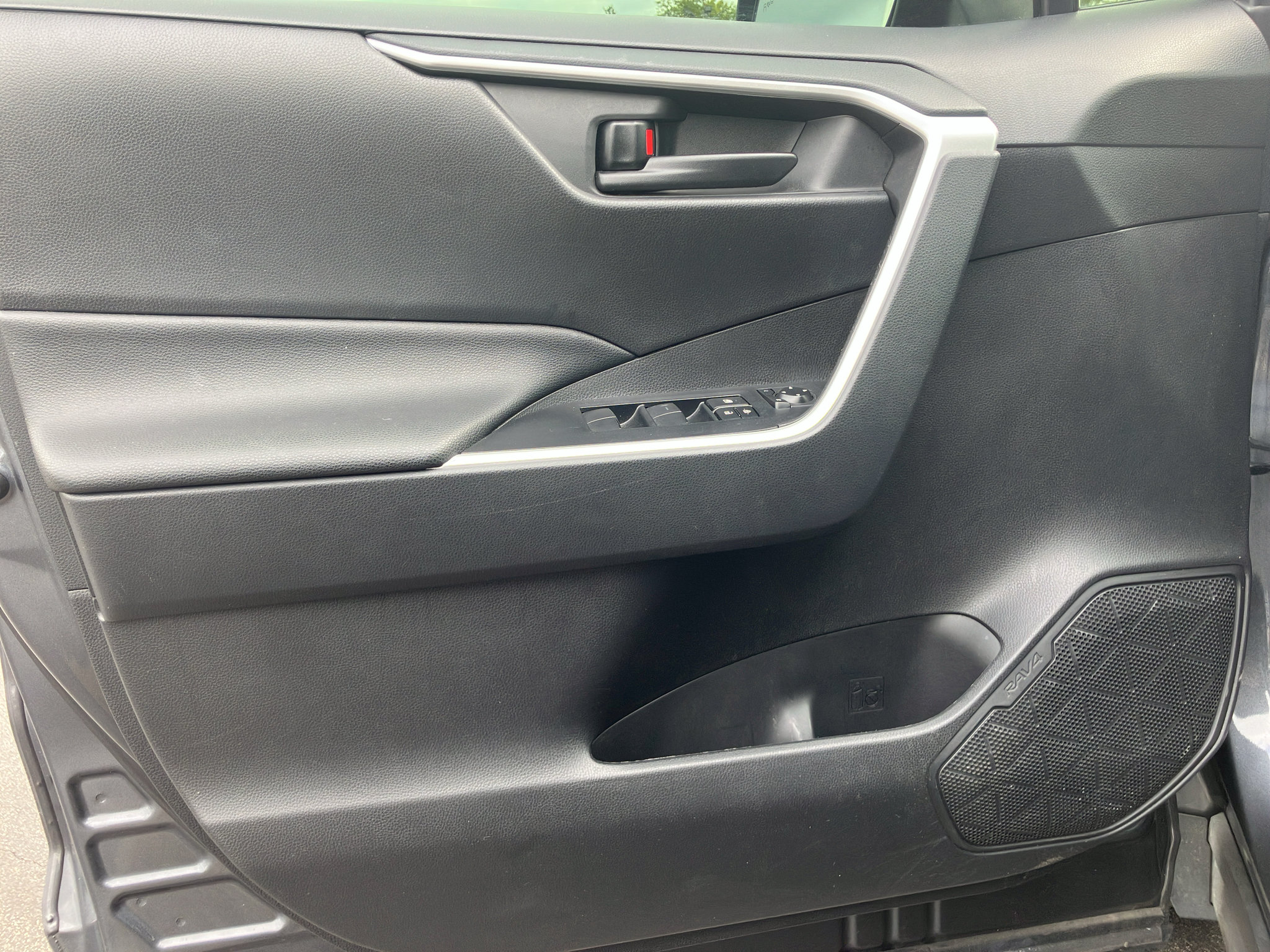Used 2021 Toyota RAV4 LE AWD/4WD image 13