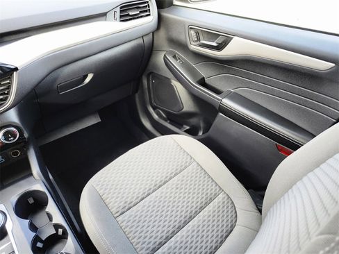 Certified 2022 Ford Escape SE w/ SE Sport Appearance Package image 15