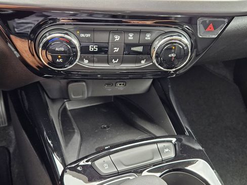 New 2026 Chevrolet Trax ACTIV w/ Sunroof Package FWD image 20