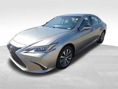Used 2019 Lexus ES 300h w/ Accessory Package 2