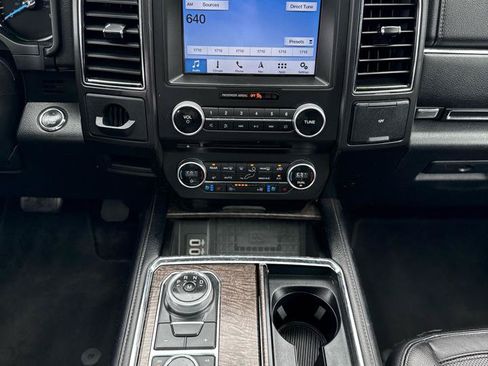 Used 2018 Ford Expedition Limited w/ Equipment Group 301A AWD/4WD image 17