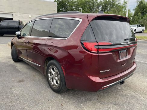 Used 2023 Chrysler Pacifica Limited w/ Uconnect Theater Family Group FWD image 9