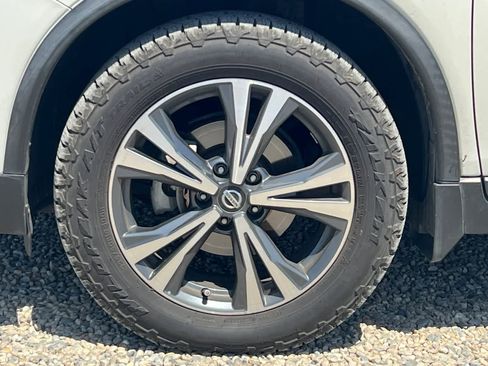 Used 2019 Nissan Rogue SV w/ Sun & Sound Touring Package AWD/4WD image 12