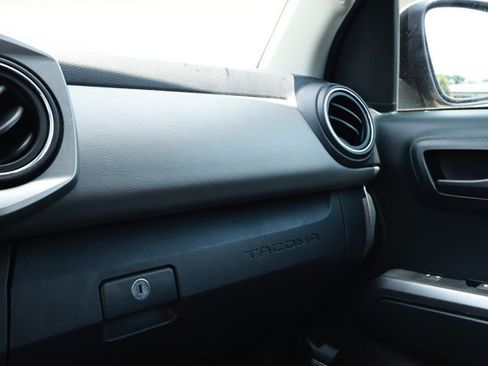 Used 2018 Toyota Tacoma SR5 RWD image 24