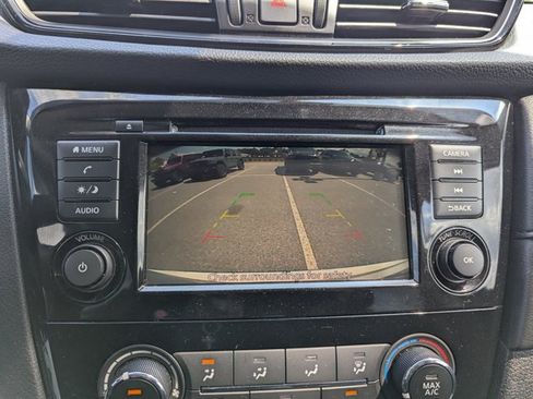 Used 2020 Nissan Rogue S FWD image 18