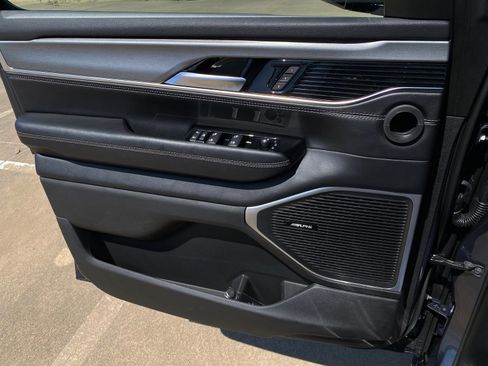 Used 2023 Jeep Wagoneer Series II image 25