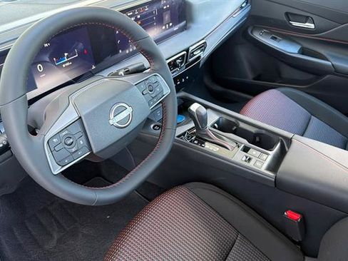 New 2027 Nissan Sentra SR w/ Floor Mat Package FWD image 10