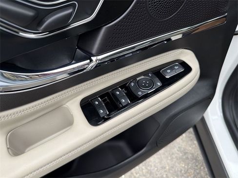 New 2026 Lincoln Corsair Premiere image 13