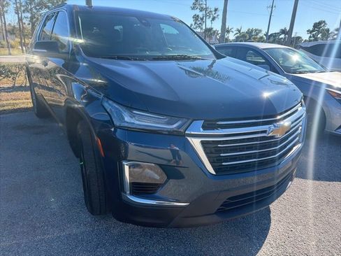Used 2023 Chevrolet Traverse LT image 3