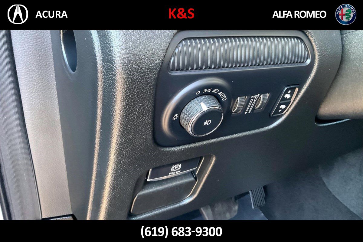 Used 2024 Jeep Wagoneer L Series II RWD image 37