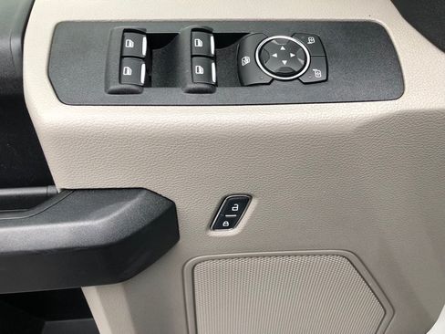 Used 2018 Ford F250 XL w/ Power Equipment Group AWD/4WD image 19