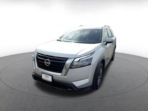 Used 2025 Nissan Pathfinder SV image 7